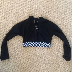 Cropped long sleeve with checkered pattern
